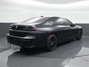 2023 BMW 7 Series 740i — thumbnail 4