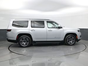 2022 Jeep Wagoneer Series III — thumbnail 3