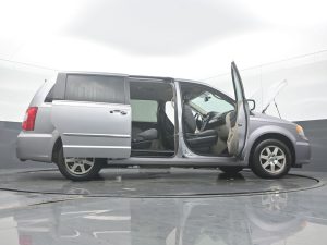 2013 Chrysler Town & Country Touring — thumbnail 49