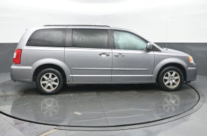 2013 Chrysler Town & Country Touring — thumbnail 6