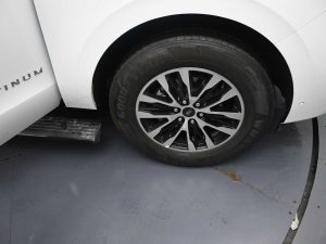 2025 Ford Expedition Max Platinum — thumbnail 9