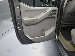 2017 Nissan Frontier SV V6 — thumbnail 9