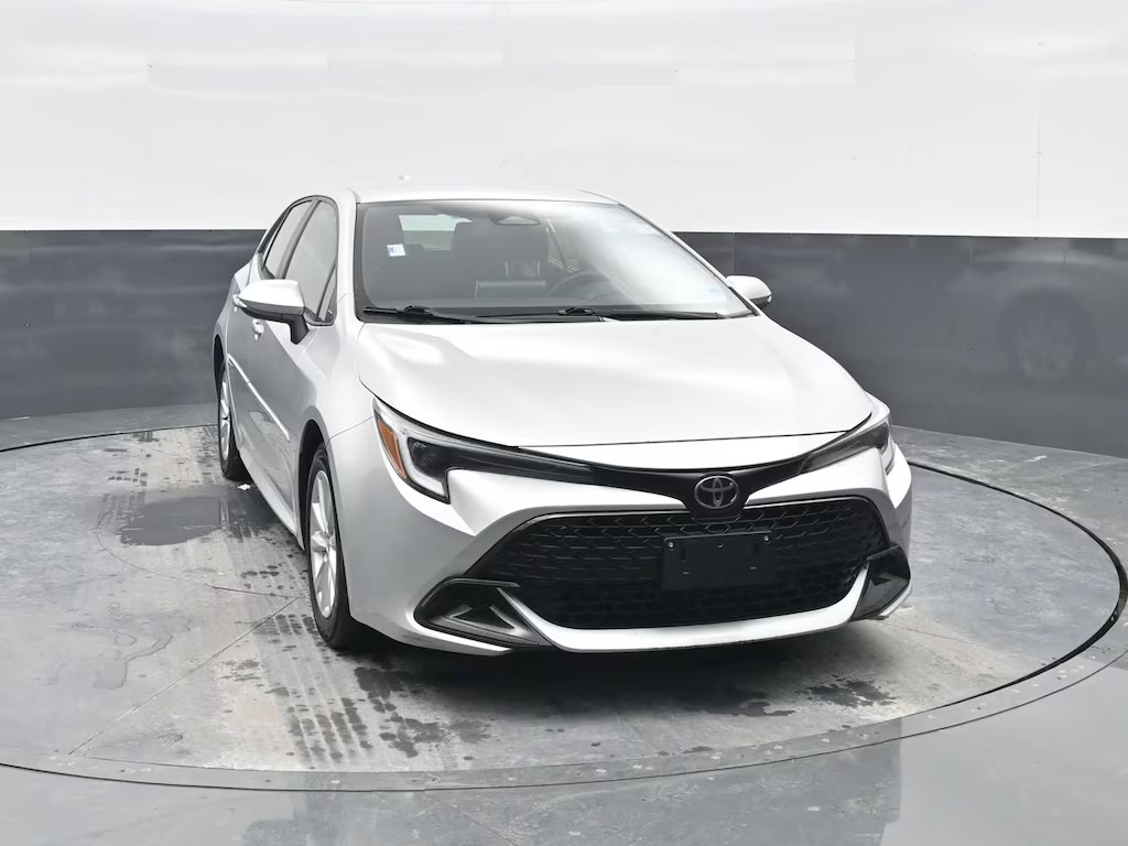 2024 Toyota Corolla Hatchback SE — photo 1