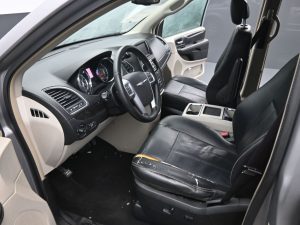 2013 Chrysler Town & Country Touring — thumbnail 9