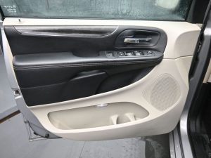 2013 Chrysler Town & Country Touring — thumbnail 12