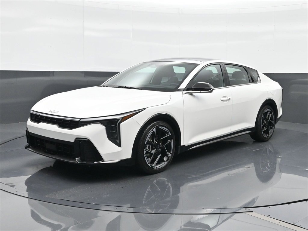 2025 Kia K4 GT-Line — photo 1
