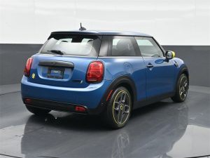2023 MINI Cooper Base — thumbnail 2