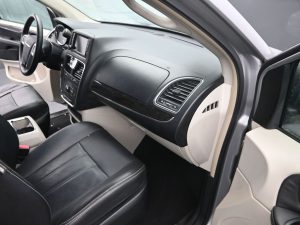 2013 Chrysler Town & Country Touring — thumbnail 16