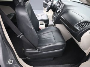 2013 Chrysler Town & Country Touring — thumbnail 17