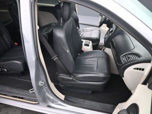 2013 Chrysler Town & Country Touring — thumbnail 18