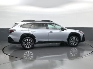 2023 Subaru Outback Limited — thumbnail 3