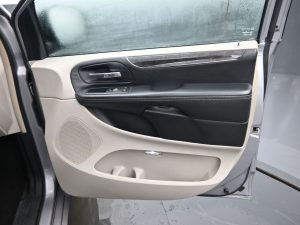 2013 Chrysler Town & Country Touring — thumbnail 19