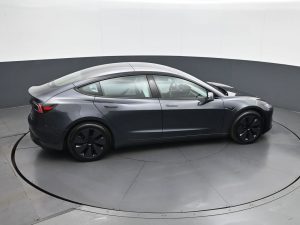 2025 Tesla Model 3 Long Range — thumbnail 18