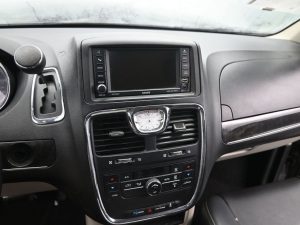 2013 Chrysler Town & Country Touring — thumbnail 27
