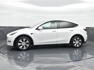 2023 Tesla Model Y Long Range — thumbnail 3